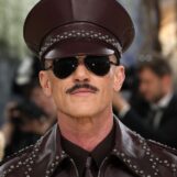 Luke Evans porte une tenue en cuir sexy inspirée de Tom of Finland au Met Gala 2026