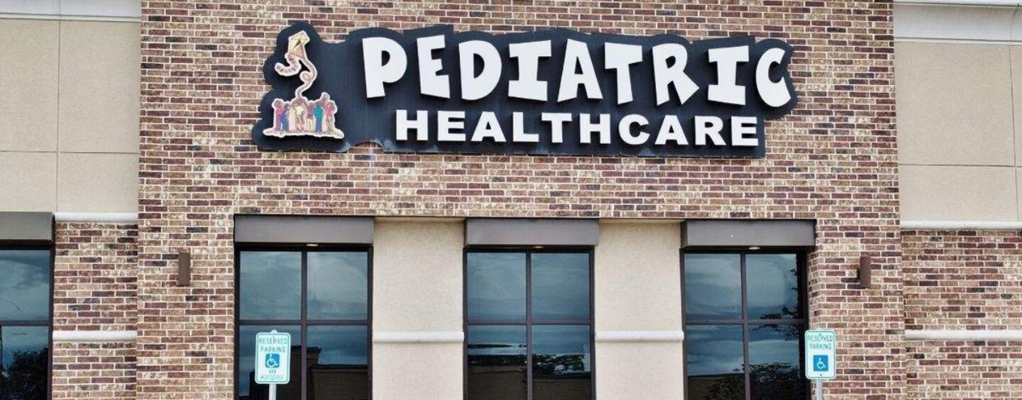 Le Rhode Island résiste à la demande du DOJ de Trump concernant les dossiers de jeunes trans ordonnés par un juge du Texas
