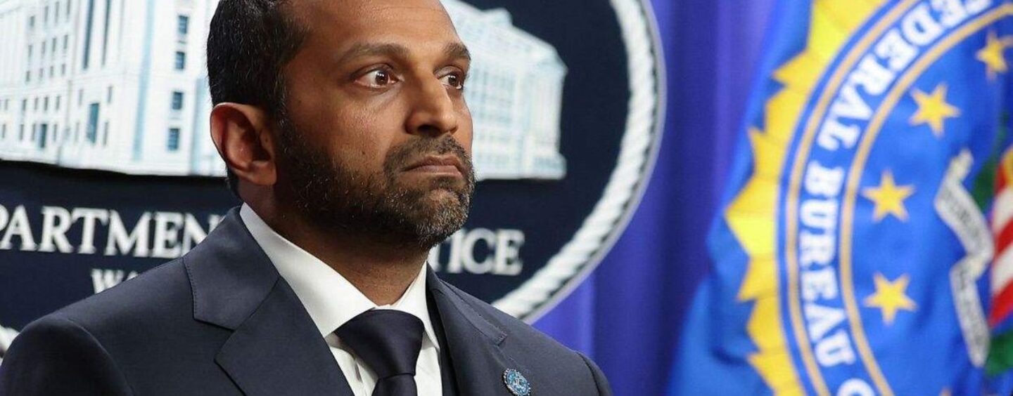 Kash Patel a poursuivi un journaliste pour des allégations de consommation d'alcool. Alors elle a largué une autre bombe d'alcool du FBI