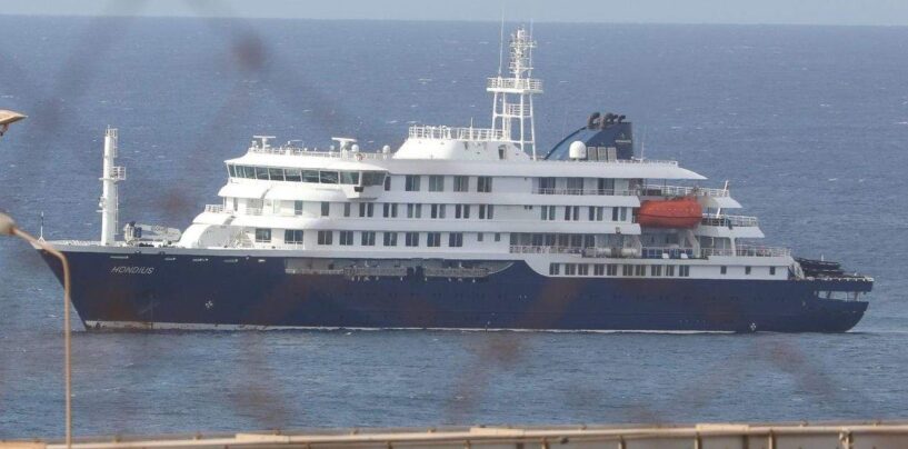 Un blogueur de voyage plaide « Nous ne sommes pas que des gros titres, nous sommes des gens » à bord d'un bateau de croisière infesté d'hantavirus
