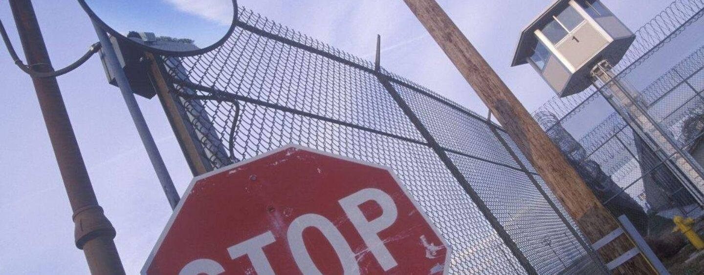Un procès accuse le DOJ de Trump d’avoir supprimé les protections anti-viol des prisonniers trans
