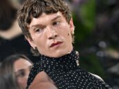 Connor Storrie a l'air sculptural sur des photos torse nu récemment divulguées