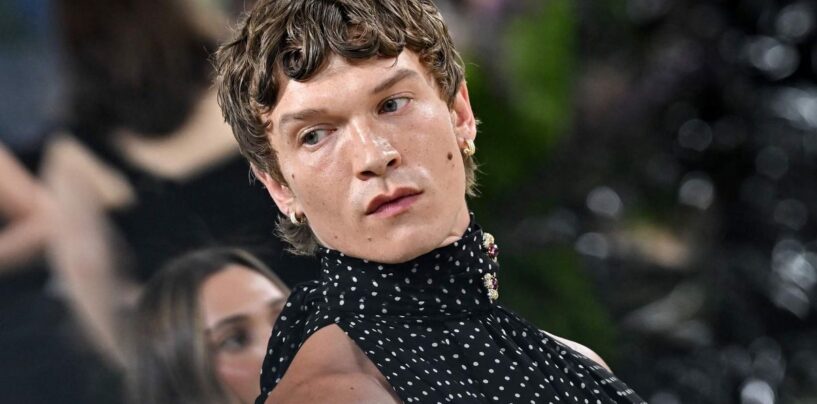 Connor Storrie a l'air sculptural sur des photos torse nu récemment divulguées