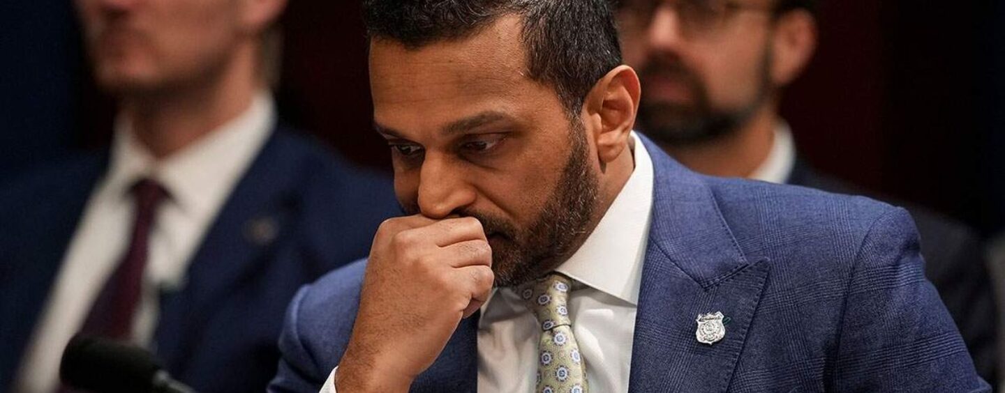 Cher Kash Patel : Quittez votre emploi. Obtenir de l'aide