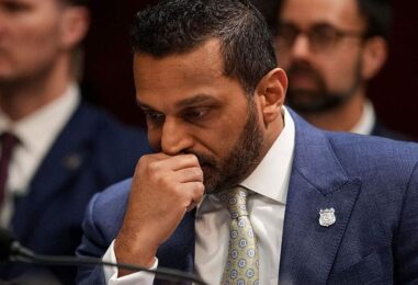 Cher Kash Patel : Quittez votre emploi. Obtenir de l'aide