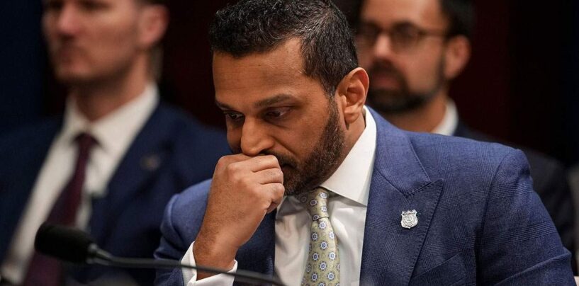 Cher Kash Patel : Quittez votre emploi. Obtenir de l'aide
