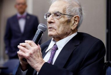 Le dernier entretien de Barney Frank depuis l'hospice a été douloureux. Ses commentaires sur les personnes trans ont aggravé la situation