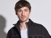 La star de Boots, Miles Heizer, affiche son corps déchiré dans de nouvelles photos de plage