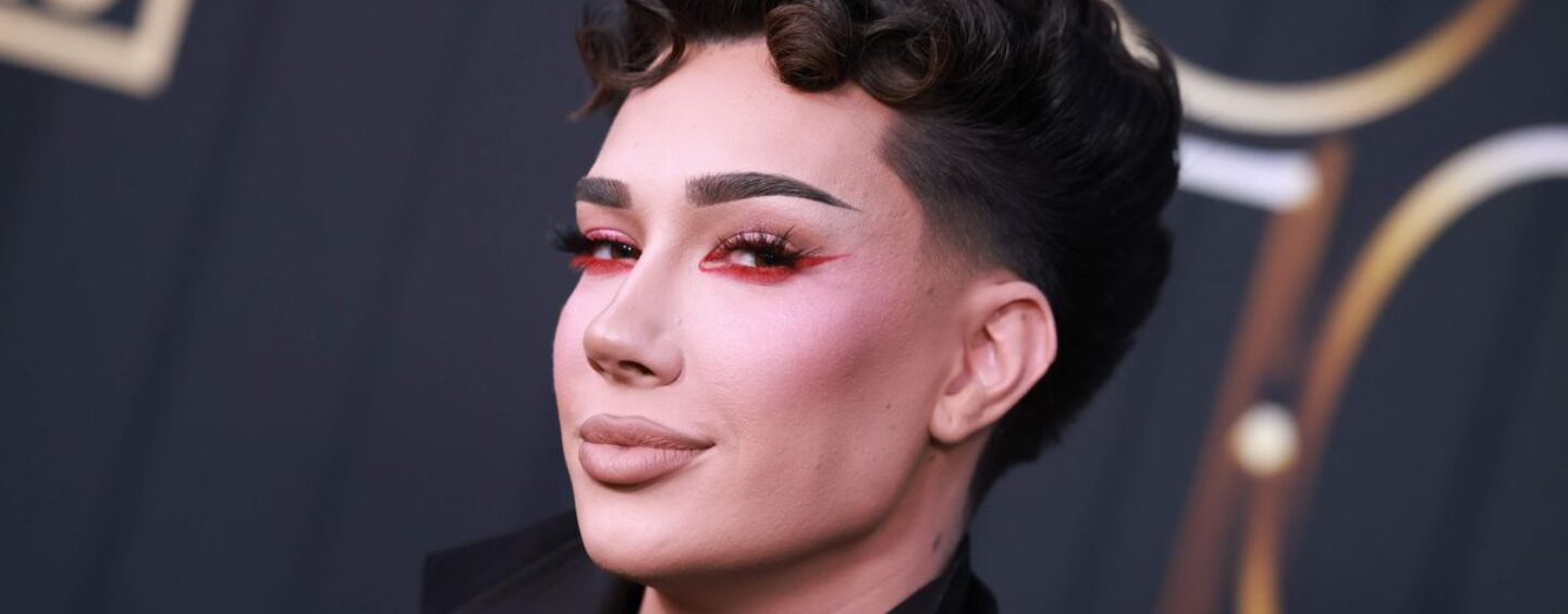 James Charles s'excuse de s'être moqué d'un employé de Spirit licencié, après avoir perdu 130 000 abonnés