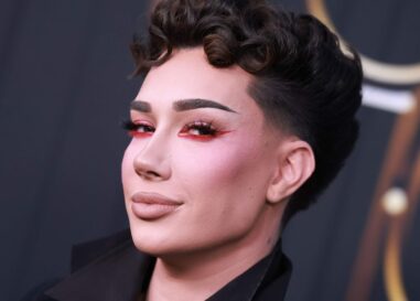 James Charles s'excuse de s'être moqué d'un employé de Spirit licencié, après avoir perdu 130 000 abonnés