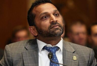 Alors que l'effondrement de Kash Patel se poursuit, les questions se multiplient sur les statistiques gonflées du FBI