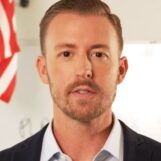 Un enseignant poursuivant l'Oklahoma affirme que Ryan Walters et les libéraux de TikTok l'ont terrorisé pendant des années