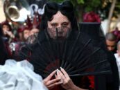 Lady Gaga surprend la projection de Mayhem Requiem avec un cortège funèbre