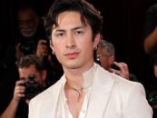 Hudson Williams rend les bijoux sexy dans une nouvelle séance photo virale