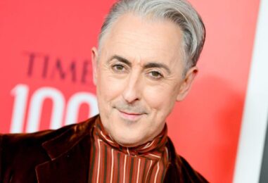 Alan Cumming : Trump « se débat » et « les gens commencent à se tourner »
