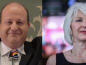 Le gouverneur du Colorado, Jared Polis, accorde la grâce à Tina Peters, la négationniste de l'élection de Trump.