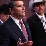 Trump DOJ oblige un grand hôpital pour enfants du Texas à arrêter les soins aux trans et à ouvrir une clinique de « détransition »