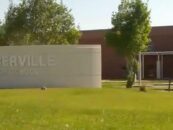 Une école du Mississippi aurait modifié le visage d'un salutatorien transgenre après l'avoir nommé mort en ligne