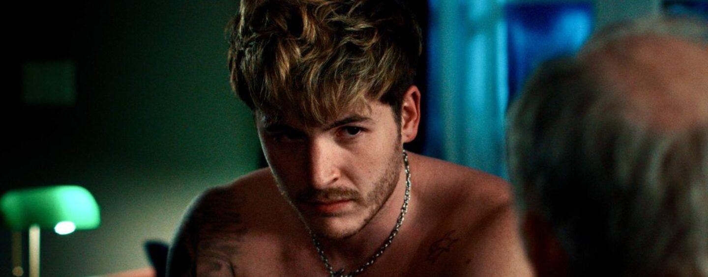 Le camboy gay dans le tabou Blue Film a été inspiré par les stars adultes préférées du réalisateur