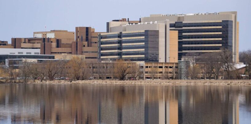 Les familles du Wisconsin exigent que les hôpitaux reprennent les soins aux jeunes trans après une décision de la Cour fédérale