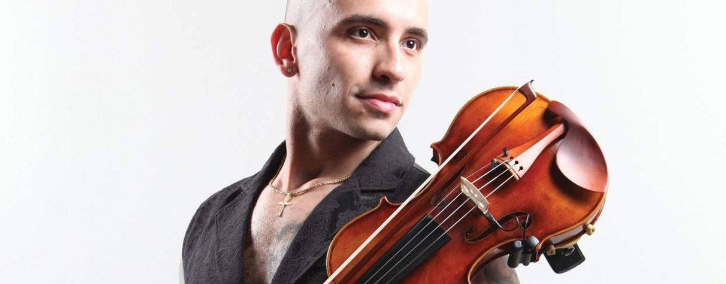 Marcos Aycox, alias The Tatted Violinist, a trouvé une vie queer meilleure grâce à la musique
