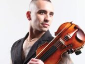 Marcos Aycox, alias The Tatted Violinist, a trouvé une vie queer meilleure grâce à la musique