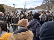 Le juge stupéfait par la conduite du ministère de la Justice lors de la manifestation anti-ICE dans l'Illinois. Le procureur rejette les accusations de « Broadview Six »