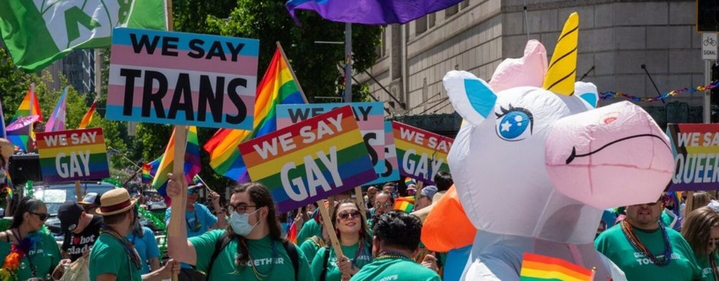 Ces 8 démocrates ont voté pour le projet de loi national républicain « Don't Say Trans » adopté par la Chambre.