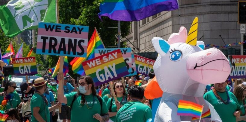Ces 8 démocrates ont voté pour le projet de loi national républicain « Don't Say Trans » adopté par la Chambre.