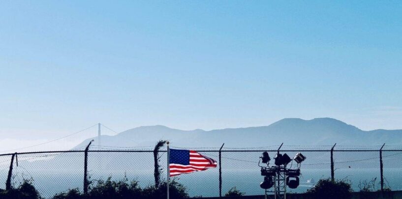 Un juge fédéral empêche à nouveau Trump de transférer les femmes trans dans des prisons pour hommes