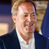 John Cornyn expulsé du Sénat alors que l'AG Texas anti-trans inculpé Ken Paxton remporte la nomination du GOP
