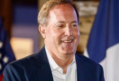 John Cornyn expulsé du Sénat alors que l'AG Texas anti-trans inculpé Ken Paxton remporte la nomination du GOP