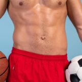Ballmaxxing : la nouvelle tendance risquée où les hommes gonflent leurs ballons