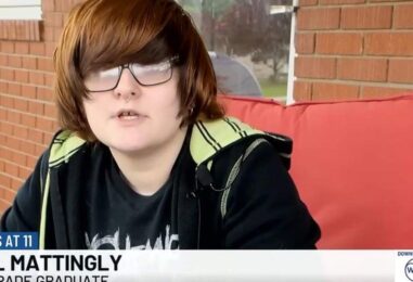 Un élève gay de 8e année du Kentucky dénonce le « racisme » et « l'homophobie » de son école dans un discours viral de remise des diplômes