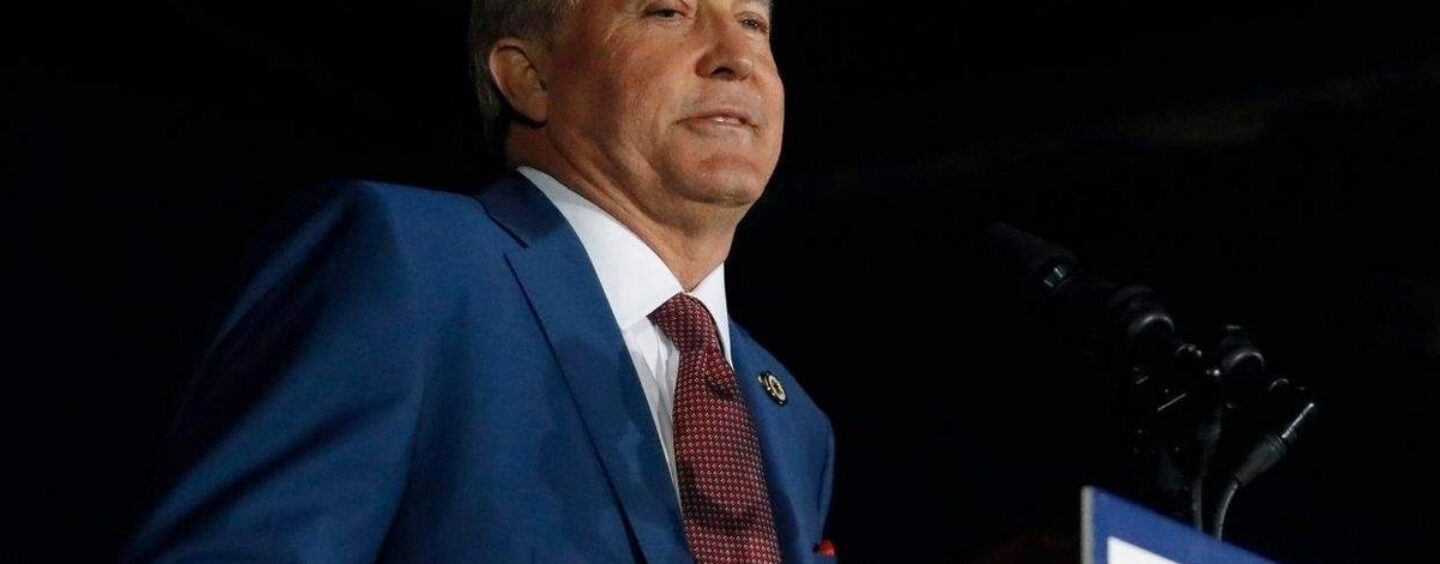Texas AG Ken Paxton qualifie de « bizarre » le soutien de James Talarico aux enfants trans dans son discours de victoire au second tour