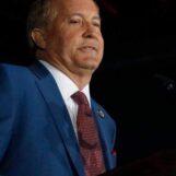 Texas AG Ken Paxton qualifie de « bizarre » le soutien de James Talarico aux enfants trans dans son discours de victoire au second tour
