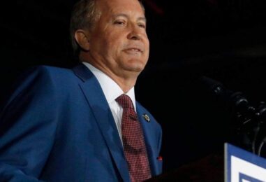Texas AG Ken Paxton qualifie de « bizarre » le soutien de James Talarico aux enfants trans dans son discours de victoire au second tour
