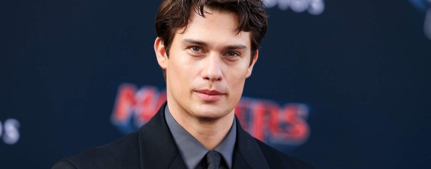 Les abdos déchirés de Nicholas Galitzine deviennent viraux dans la bande-annonce des Maîtres de l'Univers