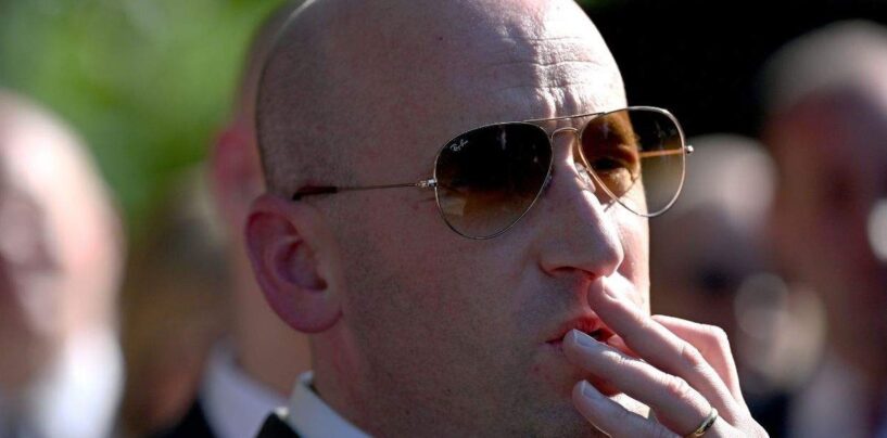 Stephen Miller a publié un article anti-trans à propos de James Talarico. La réponse de la DNC a fait mouche