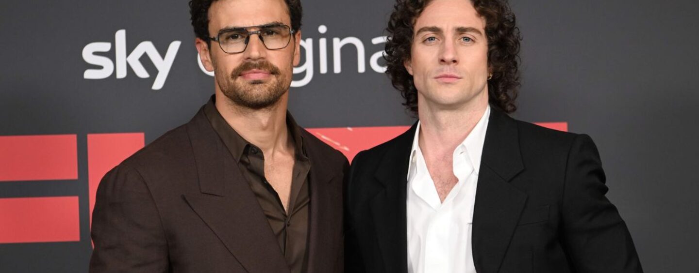 Theo James et Aaron Taylor-Johnson fléchissent leurs abdos sexy dans le nouveau film Fuze