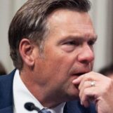 Un juge annule la loi du Kansas restreignant les soins de santé pour les jeunes transgenres