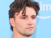 La star de Off Campus, Khobe Clarke, se déshabille et porte des sous-vêtements blancs moulants sur des photos virales