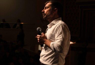 Pete Buttigieg apparaît parmi les premiers favoris pour l'investiture démocrate en 2028