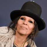 Linda Perry aux personnes LGBTQ+ : continuez à « vous battre » contre le « crétin » de Donald Trump