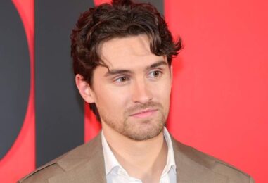 Rencontrez Michael Johnston, la belle star gay du thriller à succès Obsession