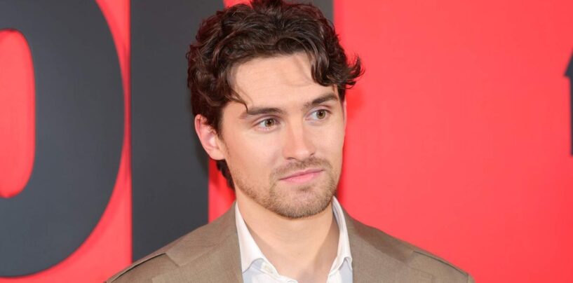 Rencontrez Michael Johnston, la belle star gay du thriller à succès Obsession