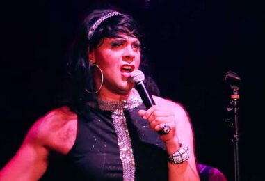 Dito van Reigersberg, connu sous le nom de Martha Graham Cracker, artiste de dragsters de Philly, est décédé