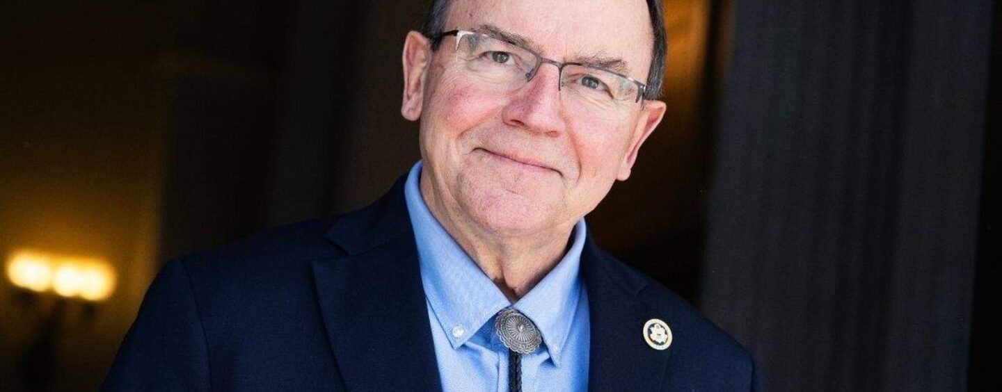 Un candidat anti-LGBTQ+ soutenu par Trump au poste de gouverneur offensé par le drapeau de la fierté au-dessus du Capitole du Wisconsin