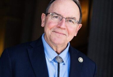 Un candidat anti-LGBTQ+ soutenu par Trump au poste de gouverneur offensé par le drapeau de la fierté au-dessus du Capitole du Wisconsin