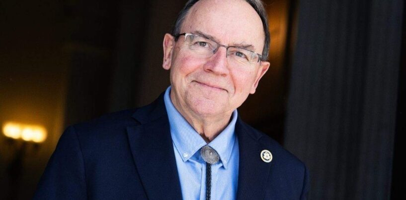 Un candidat anti-LGBTQ+ soutenu par Trump au poste de gouverneur offensé par le drapeau de la fierté au-dessus du Capitole du Wisconsin